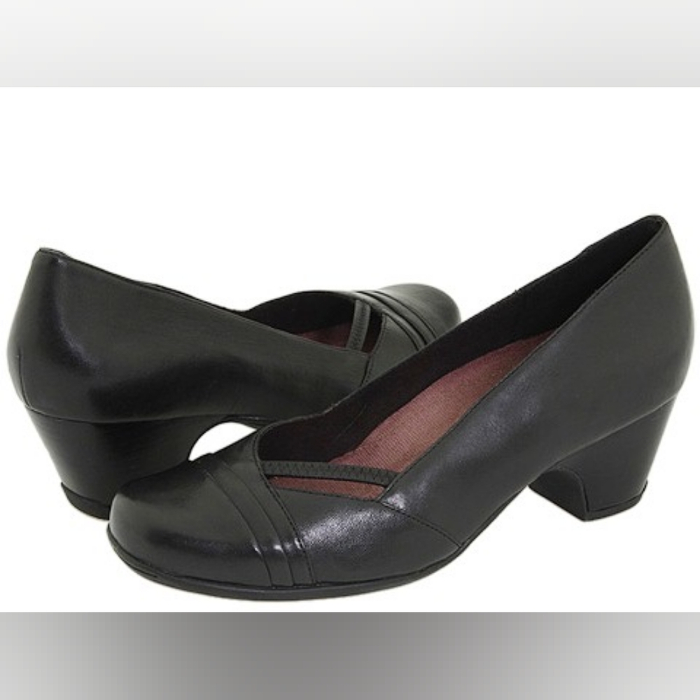 Clarks Leather Pumps Size 7.5 M (Closed Round Toe, Slip-On, Everyday Sugar Sky)